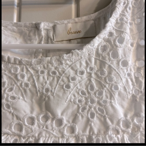 Evereve White Eyelet Sleeveless Top - Picture 5 of 10